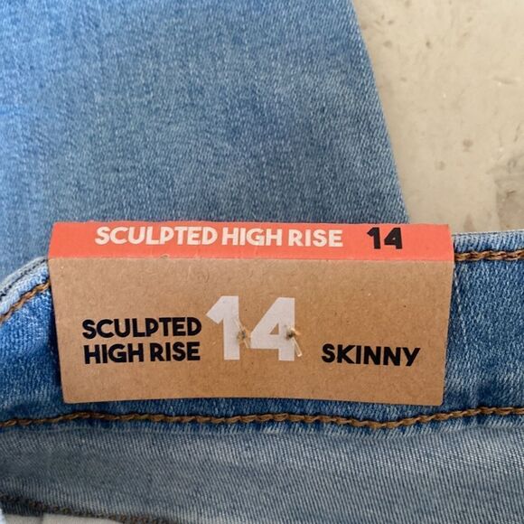 NWT Forever 21 Sculpted High Rise Skinny Light Wash Distressed Jeans - Picture 8 of 14